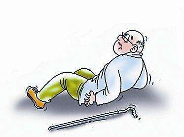 56歲老人散步時(shí)意外摔倒引發(fā)骨折，25保額遭拒賠，憑什么？